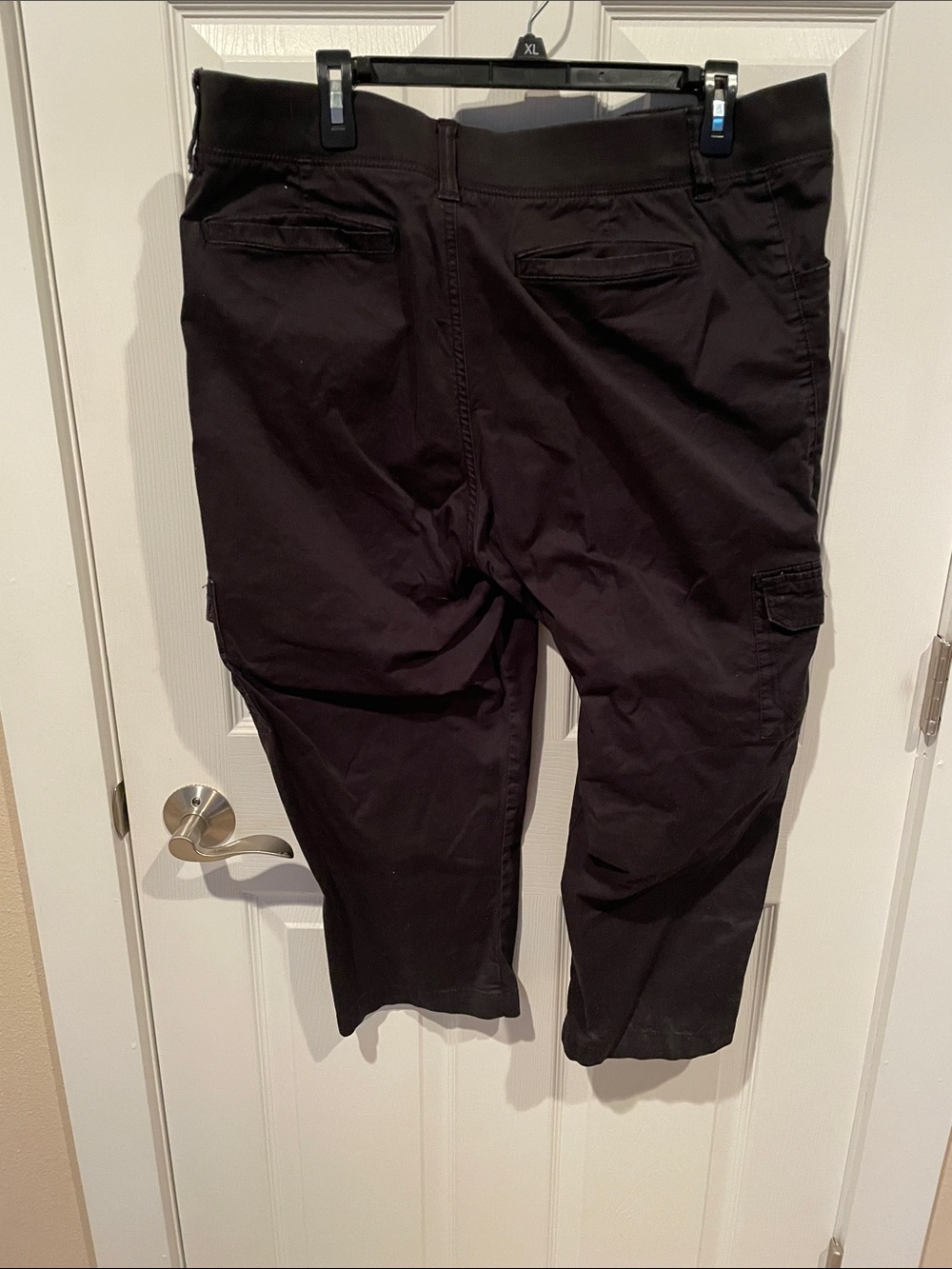 Black Cargo capri Pants - Picture 2 of 5